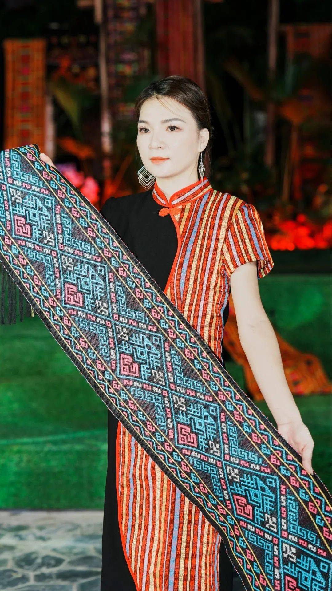 央媒看海南丨新华社关注67海南黎锦:中国纺织业"活化石"走向国际