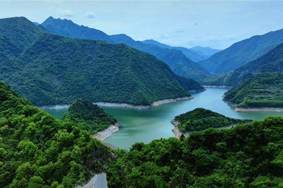 我1993年写给省市领导的建议信找出来,以报告形式呈给西安市长冯煦初