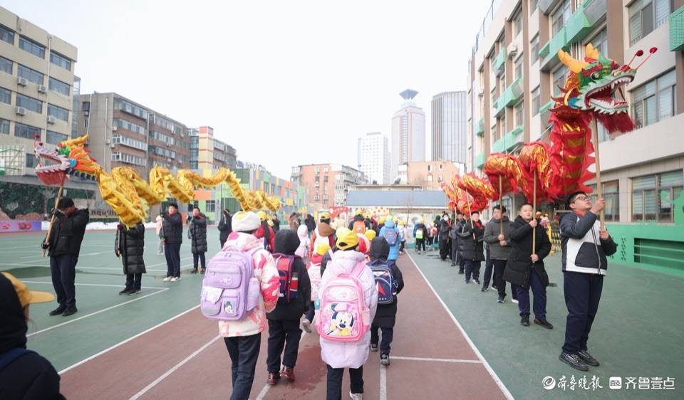 南上山街小学开学首日"小福龙"再启航_全体师生_激情_点燃
