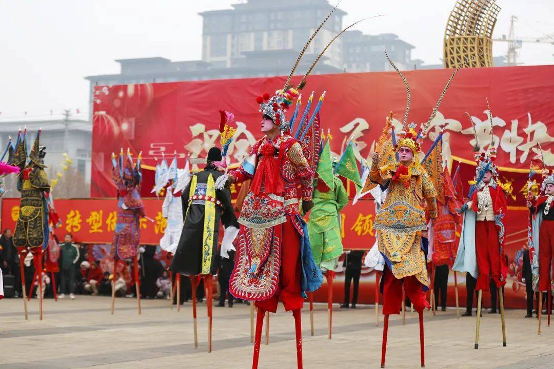 山西元宵节踩高跷图片