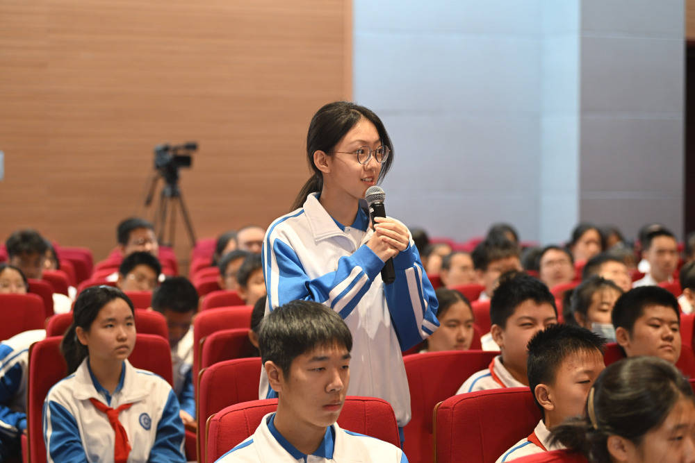 国防教育进校园 上好开学第一课_天津市_第四中学_新华社