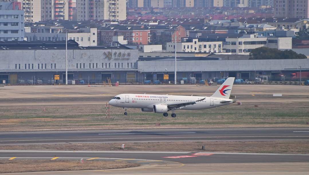 东航全球首架c919结束海外"首秀"归来_中国_客舱_航线