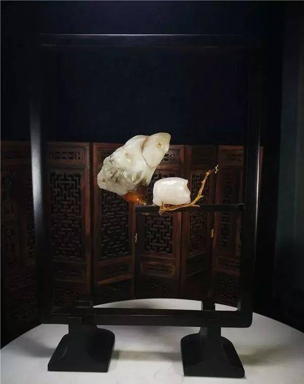 反映出市场上奇石价值与价格会发生严重的背离,即价格大于价值或小于