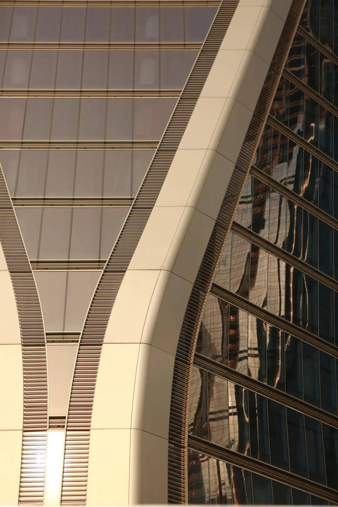 水纹起伏,形如潮涌——亚厦望朝中心幕墙工程_杭州_建筑_进行