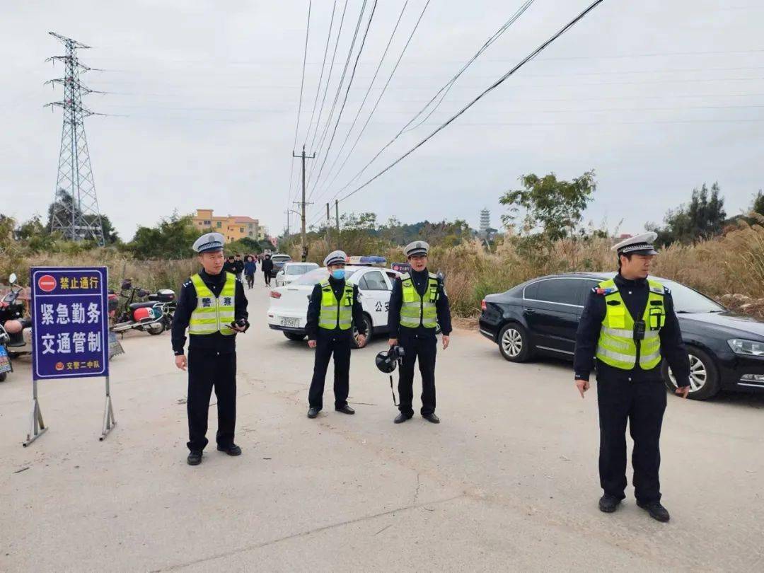 面朝警灯,背对繁华!莆田交警守护万家团圆_宣传_交通_群众
