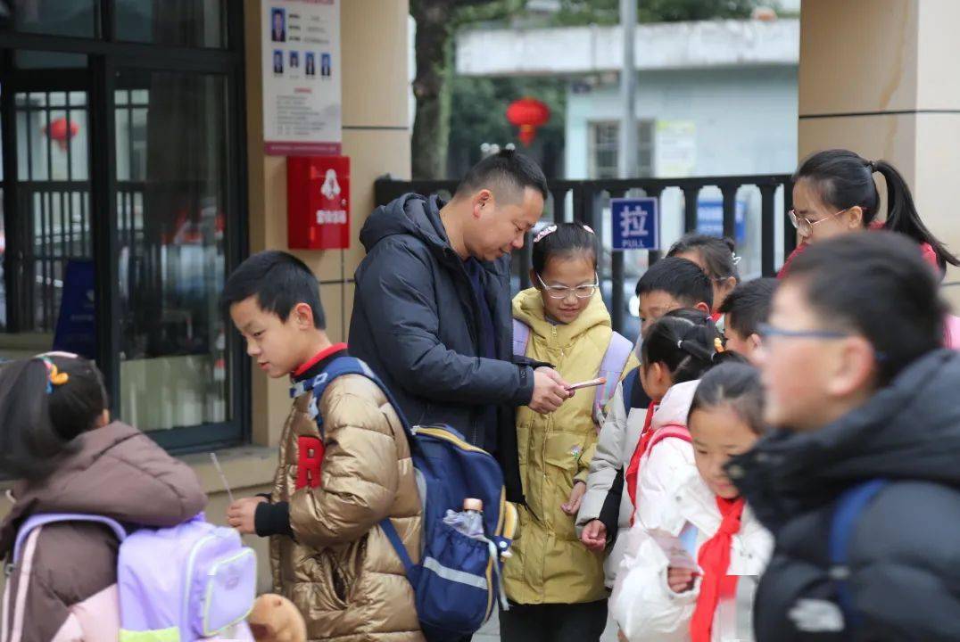 龙行龘龘启新篇,前程朤朤向未来——大成小学开学迎新活动_闻书香
