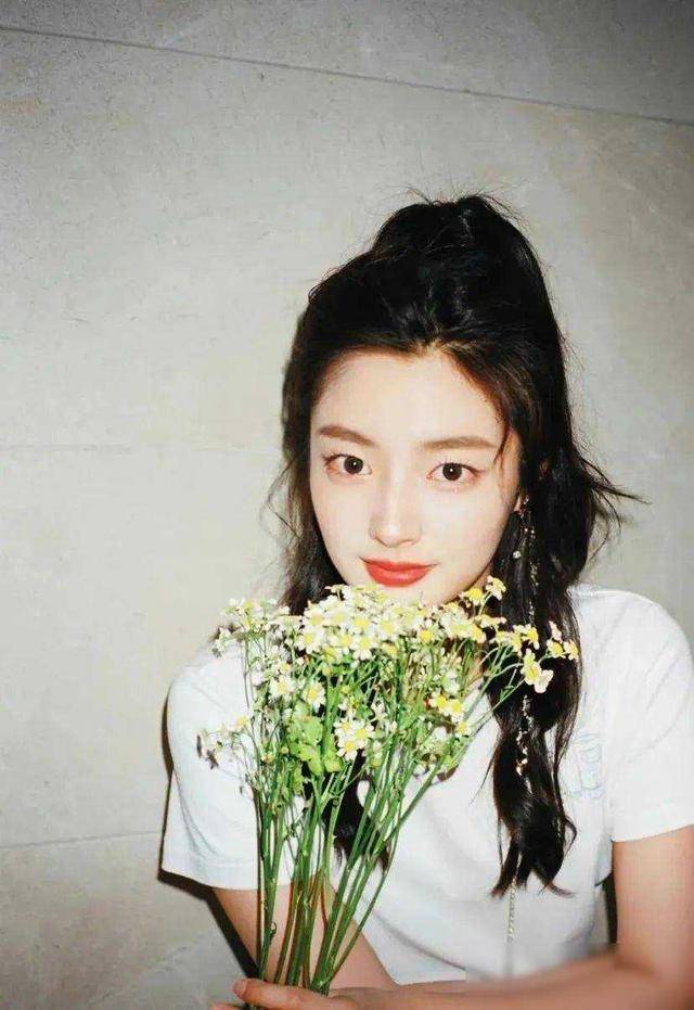 张栋梁吃老本?王丽坤脚踏n条船_故事_赵薇_光芒