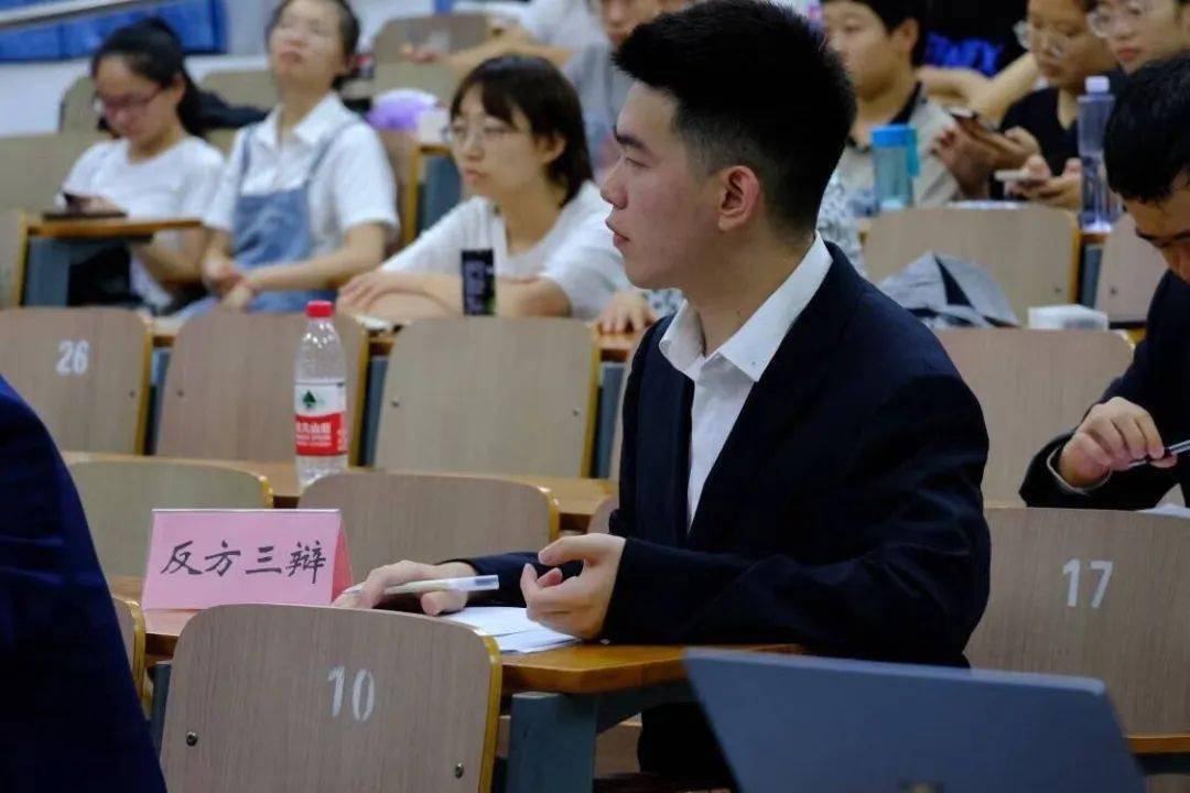 【身边的榜样】冯雨:追风赶月莫停留,平芜尽处是春山_生活_卓越_理论