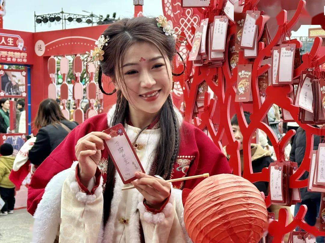 以上3图 肇庆市融媒体中心实习生 杨敏艺 摄此外,三登央视的"百米