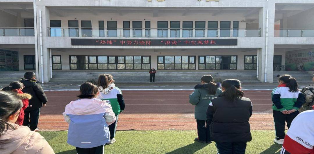 高新区实验小学龙年开学季,高新区华侨城小学以"龙"作为开学典礼的