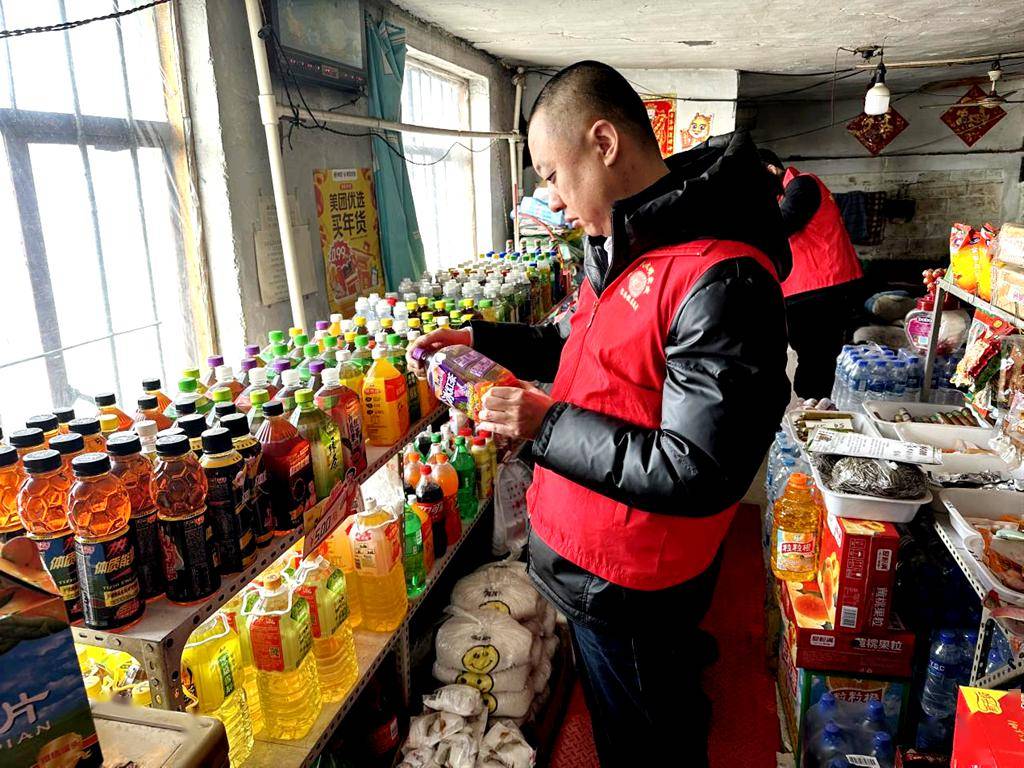 密山市裴德镇开展"食刻守护 安全相伴"食品安全大排查活动_检查