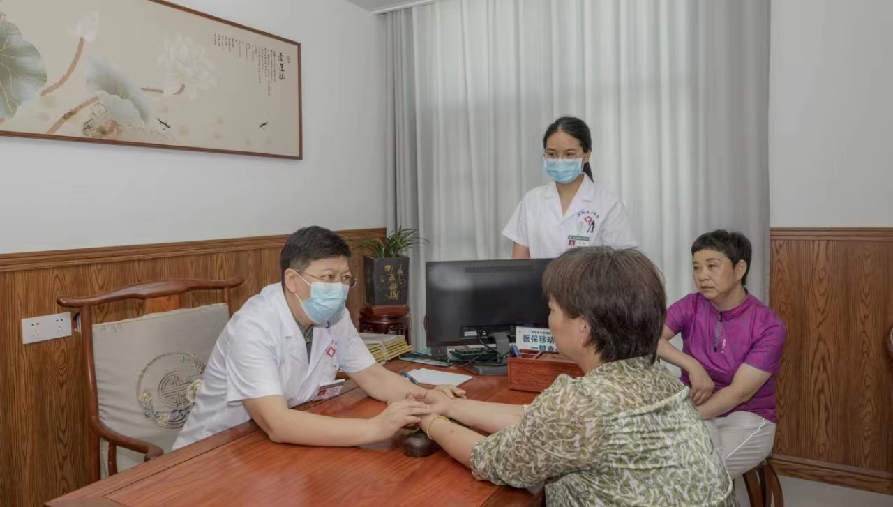 河南日报重点关注原阳县中医院:"银针"为杖 逐光前行_申长远_母亲