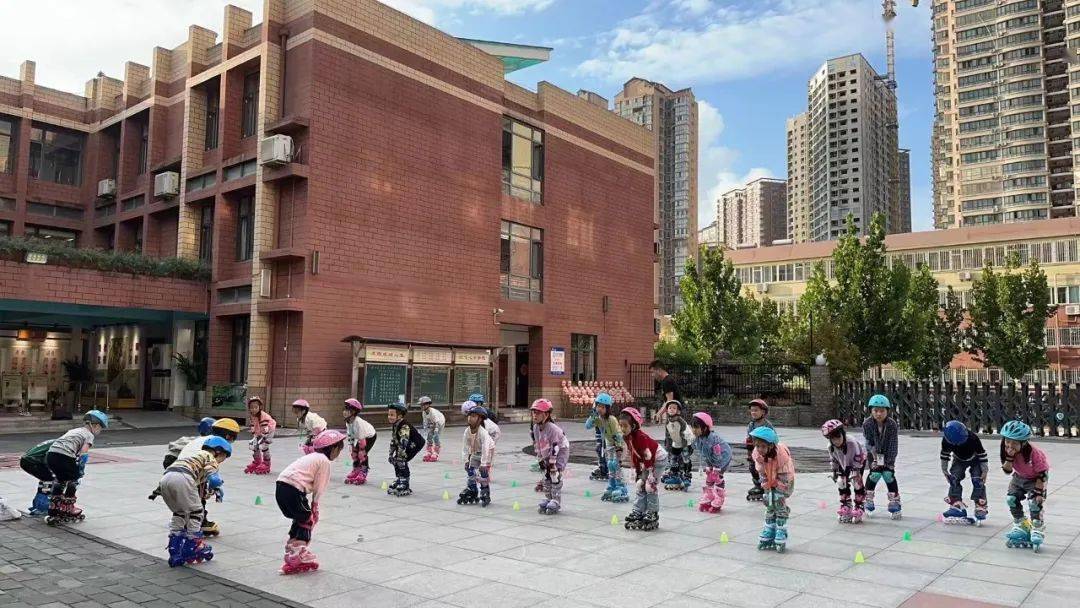 【灞桥教育·东城一小】滑动激情 追逐青春——轮滑社团成果展示_运动