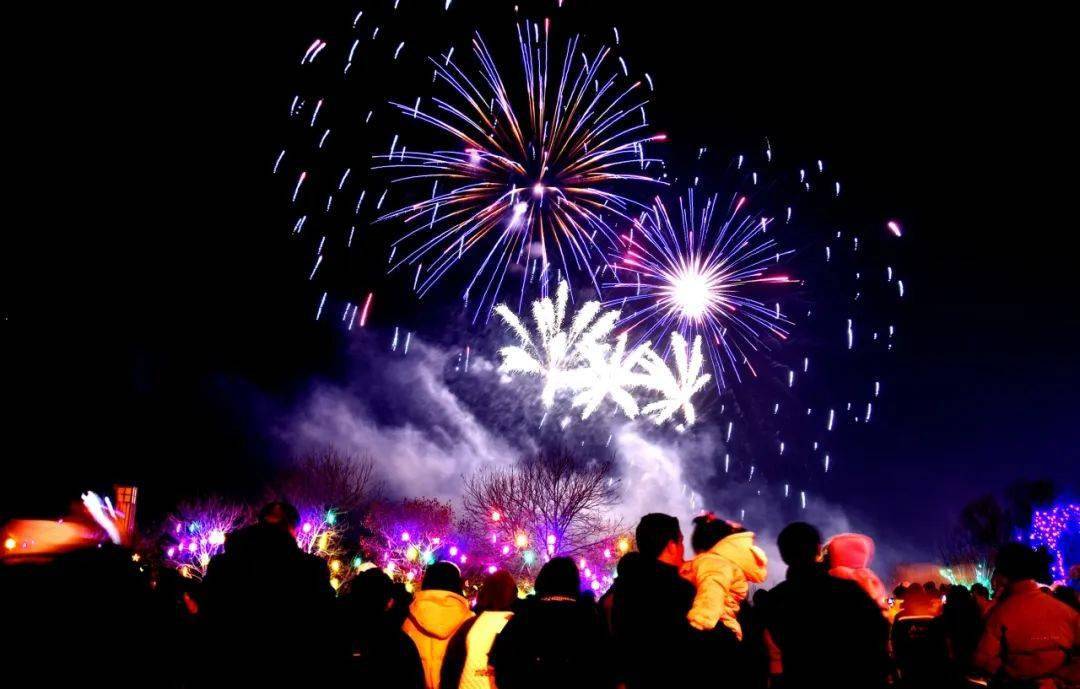 "龙腾寿川61盛世华章"寿阳县焰火晚会璀璨夺目_发展_烟花_夜空