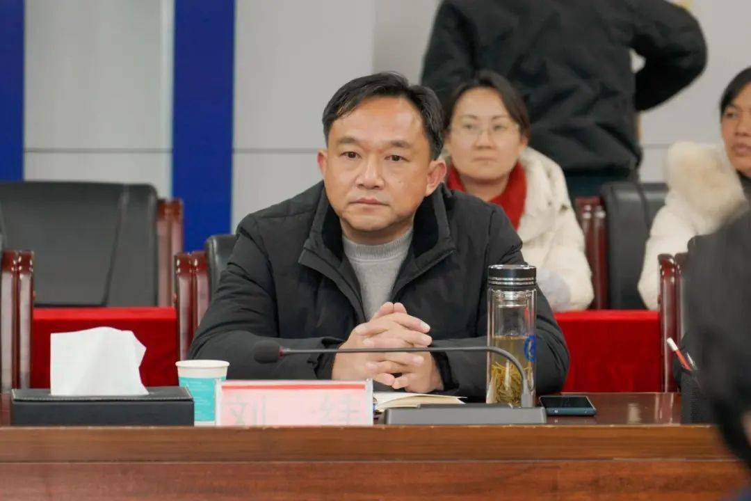 台江民中校长赖良才,副校长杨宗杭,纪委书记,高三级组长田波介绍了