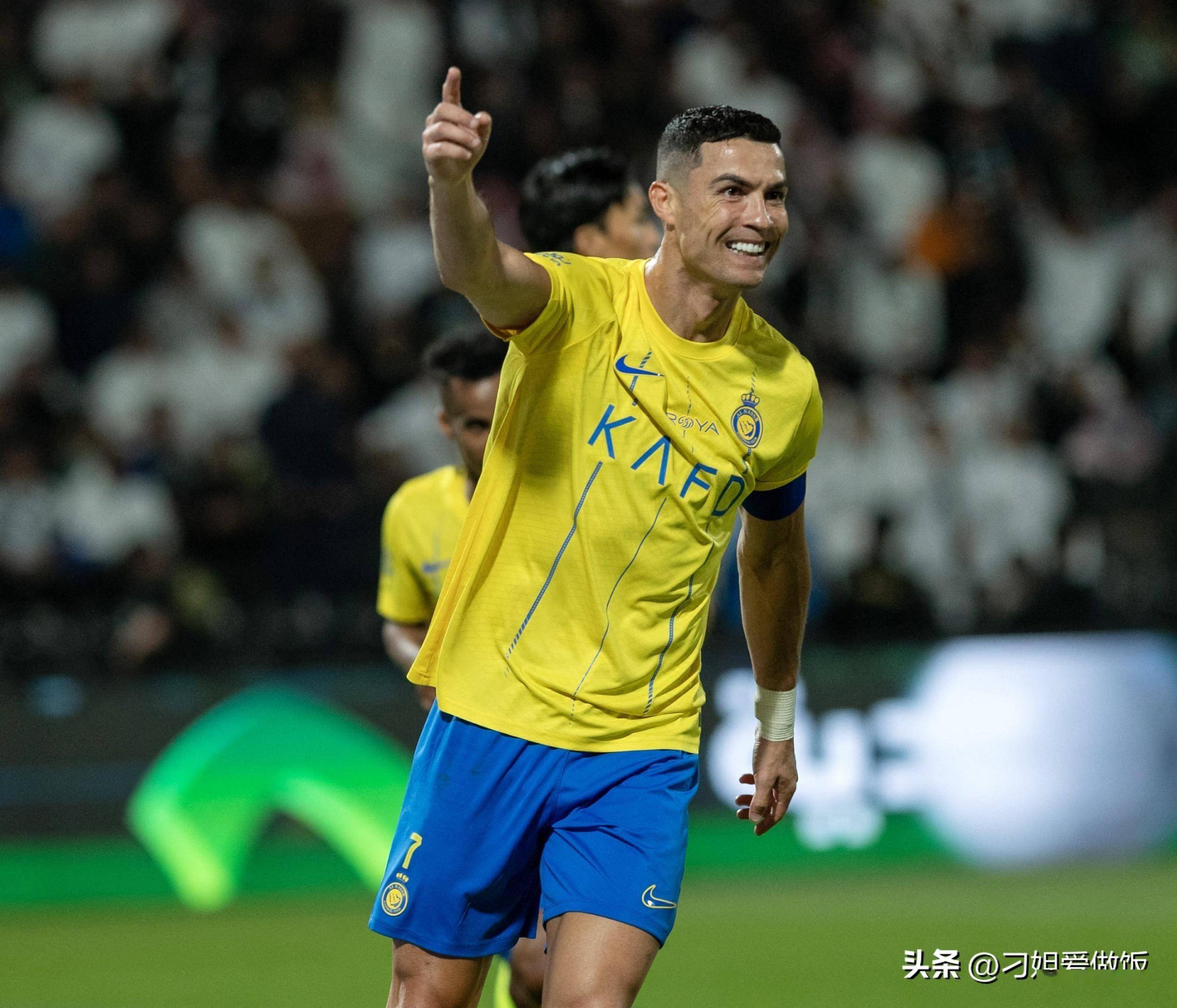 闹大了!c罗做不雅手势事件升级,利雅得青年俱乐部:提出投诉