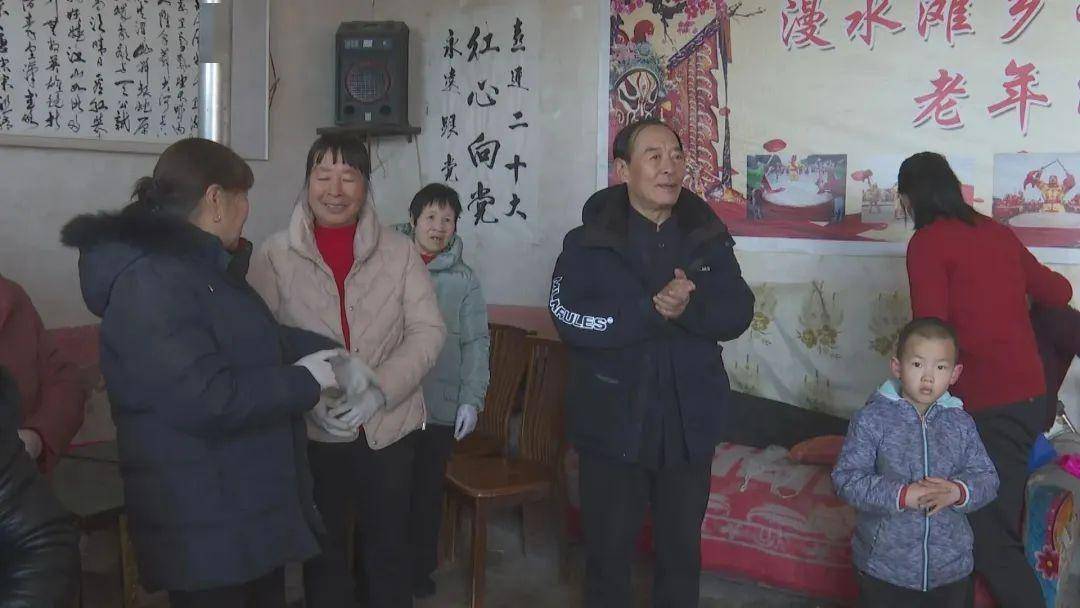 ""缪书记来了之后,给我们村解决了很多实际困难,比如说活动室,修路