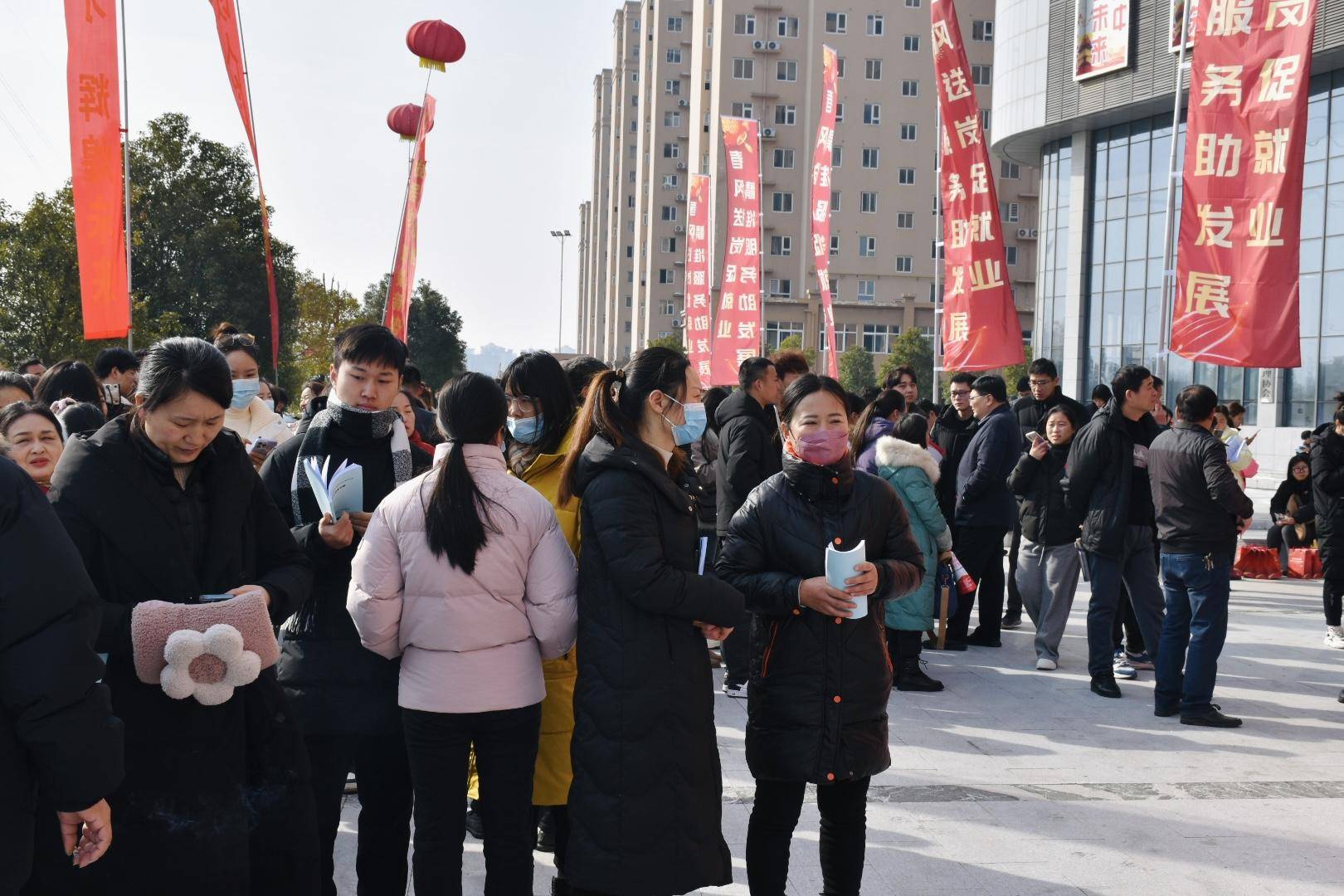 4万个岗位"职"达家门口!