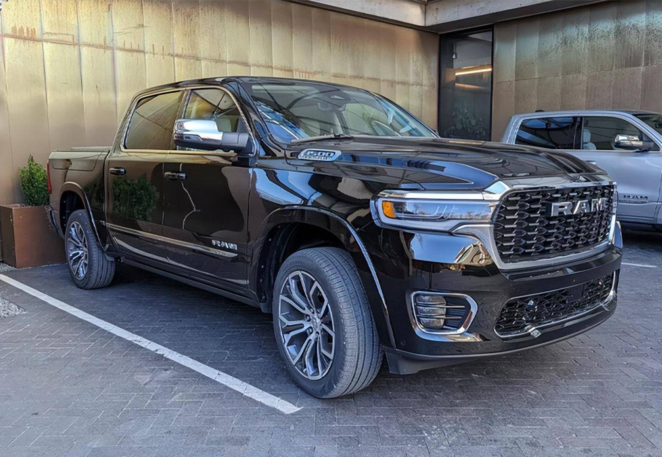 2025款道奇公羊曝光!搭汽油3.0t v6,有史以来最豪华_搜狐汽车_搜狐网