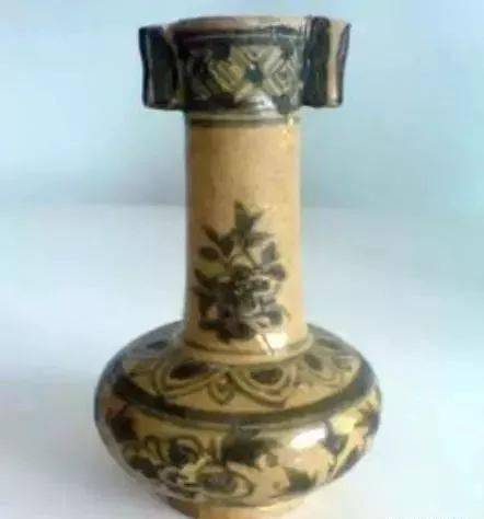 元代 云南玉溪窑 青花花卉纹投壶元代 云南玉溪窑 青花缠枝莲纹盖罐