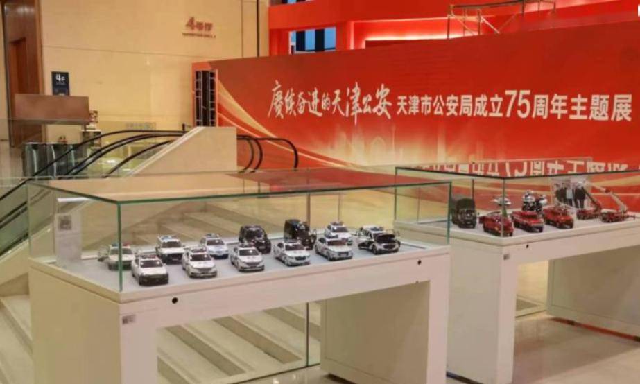 心向公益的"警营收藏家"_杨凯_模型_汽车