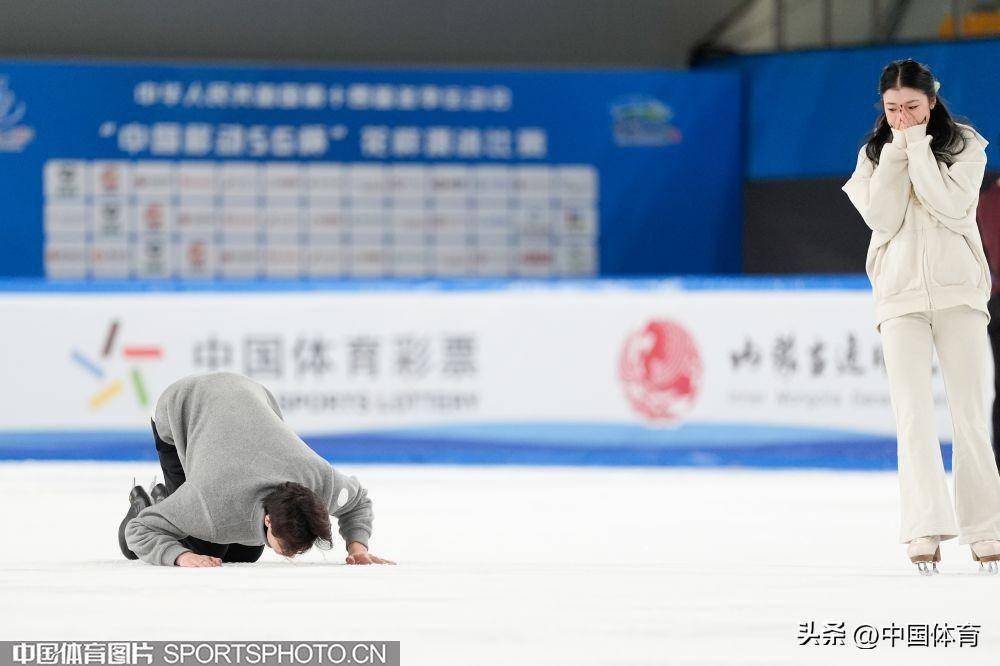 吴楠肖紫兮/何凌昊肖紫兮/何凌昊张梦琪张鹤金博洋与其他选手自拍留念