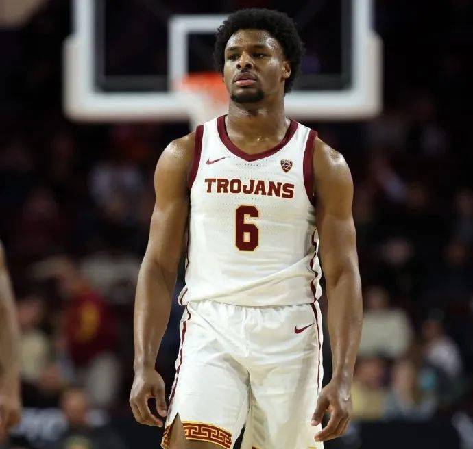 突然延期,老詹急了_布朗尼_比赛_恩菲尔德