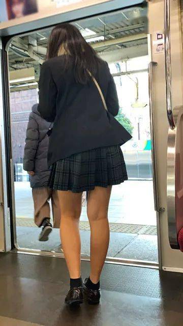 正如女生胸部发育过早容易被起"奶牛","波霸"之类的外号一样,日本高妹