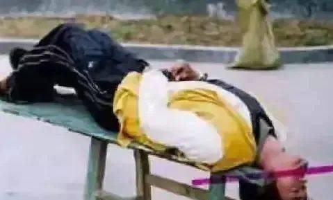 河南男子将压面机改成自动杀人机,连杀17人,因一句