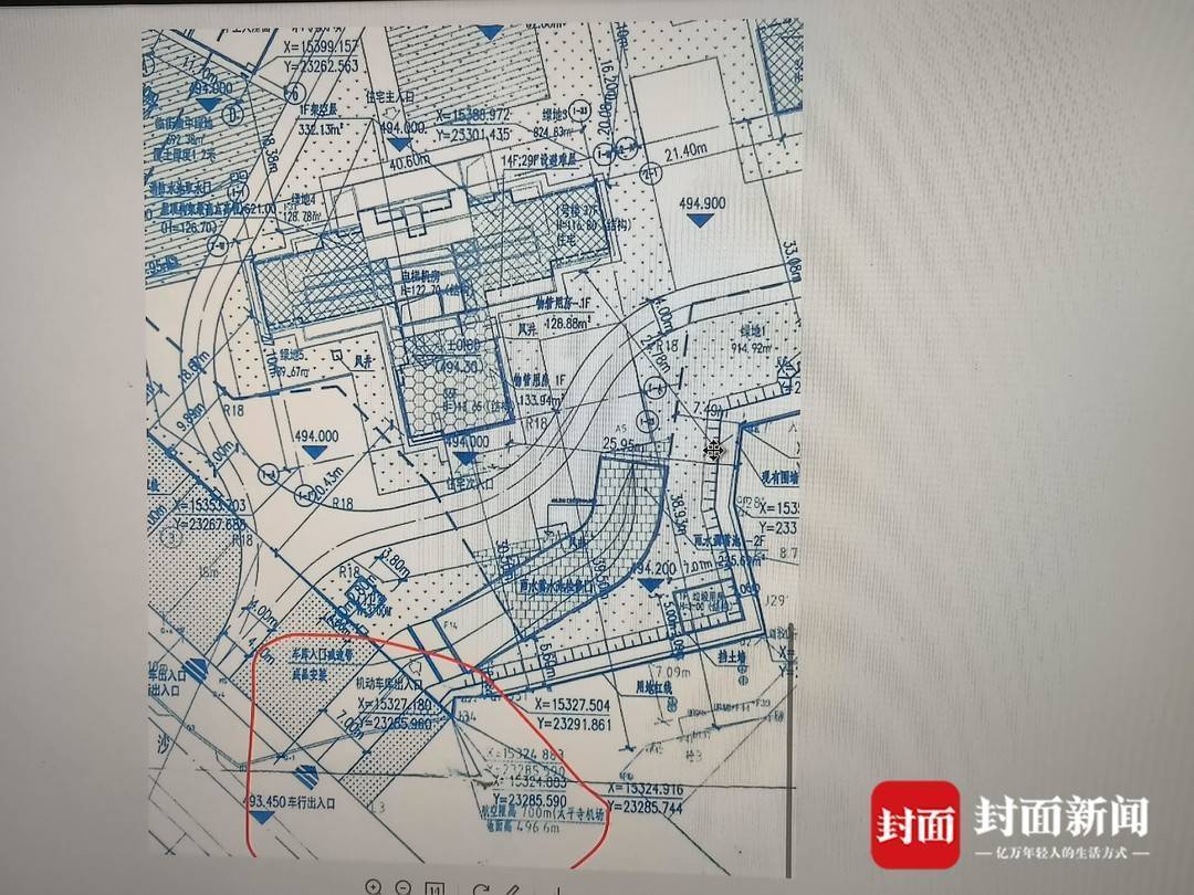 成都一居民篮球场被占用?