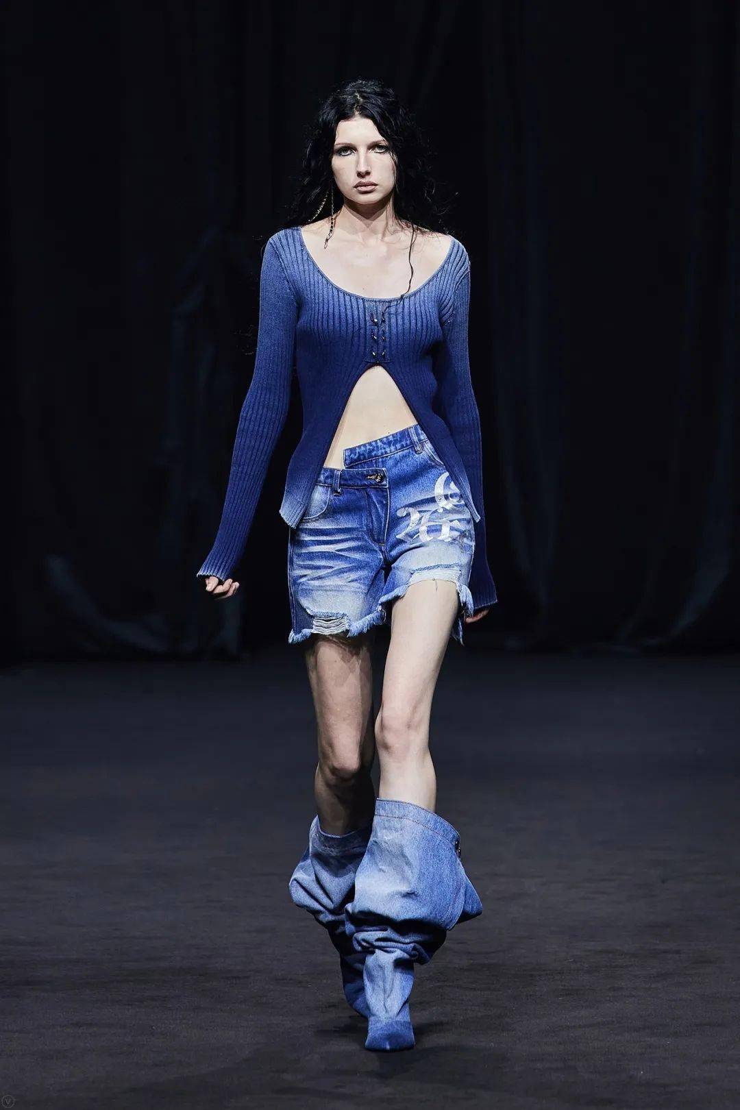 有趣的下摆设计 | 54张秀场高清大图带你了解针织服装下摆的设计门道