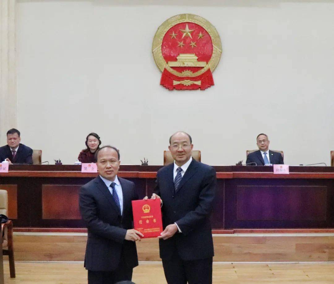 市人大常委会副主任闭海东,吴立,周灵,吴孝斌,张雪玲,秘书长蓝福武