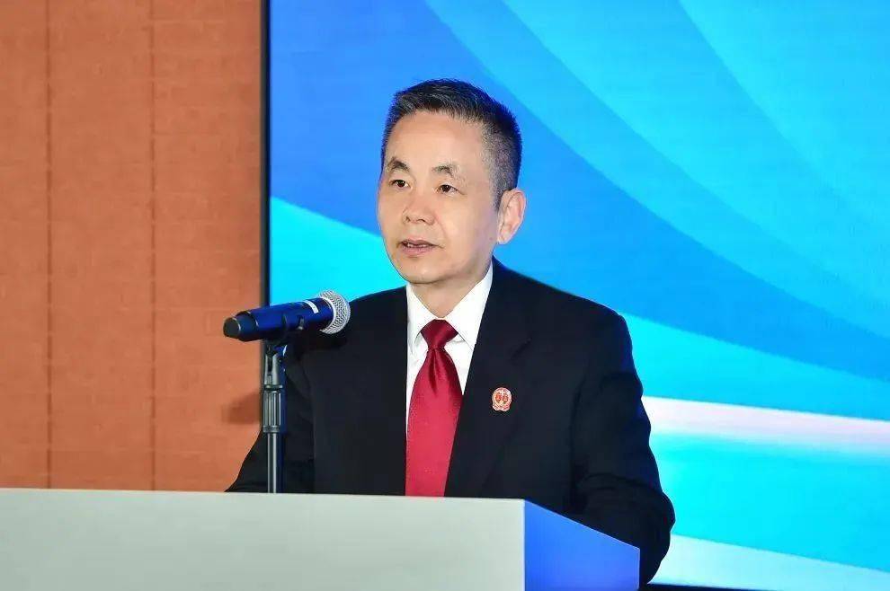 教授梁爽,上海市律师协会会长邵万权,上海市外商投资协会会长黄峰