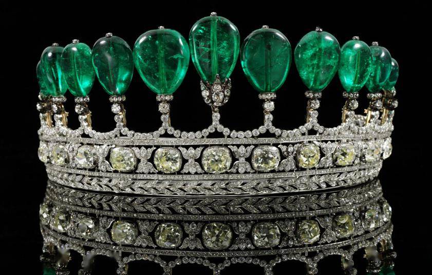 不过,天然祖母绿价格相当昂贵,动辄几万,十几万,真不是咱普通人能随便