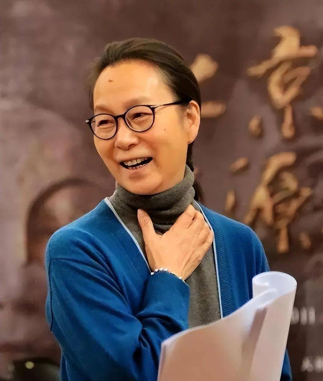 对于奚美娟与周野芒离婚的原因,当事人早前都没有回应,留给外界的是难