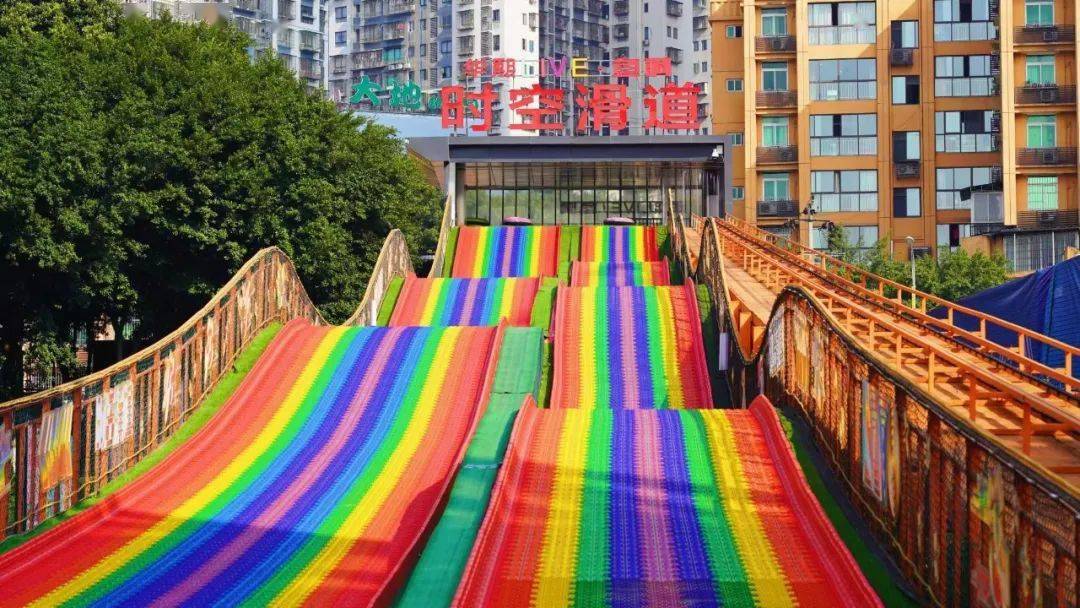 位于巴南区华熙live ·鱼洞项目内,展厅面积约1400平方米,是华熙live