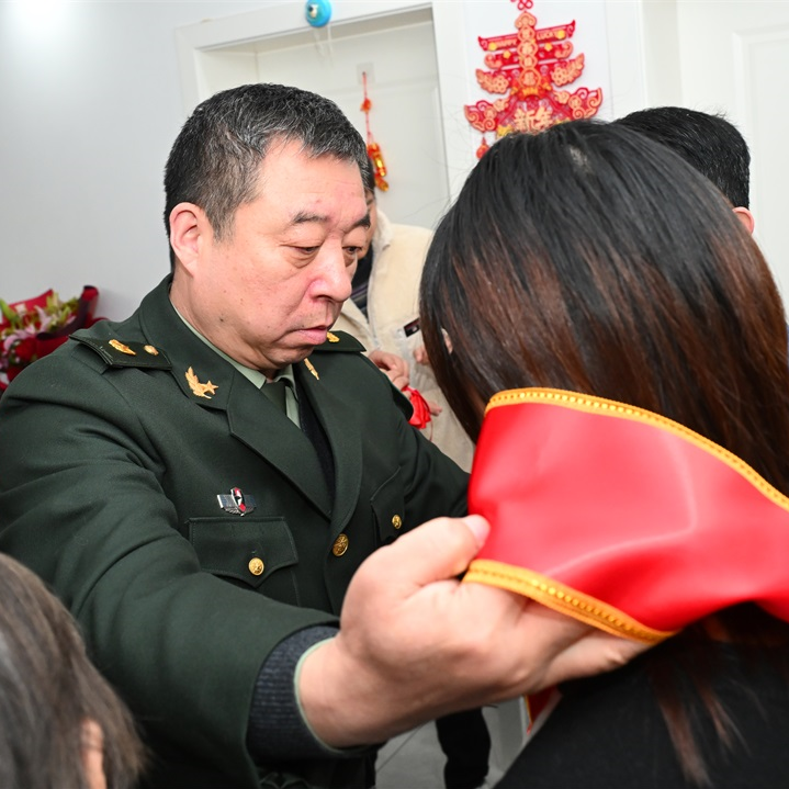 浦东新区退役军人事务局拥军褒扬处处长李杰,退役军人服务中心主任