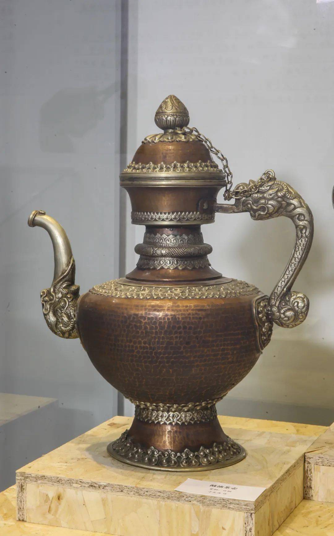 作品木纹泡壶系列 ——母炳林 作品苗族银花——寸发标 作品九龙壶