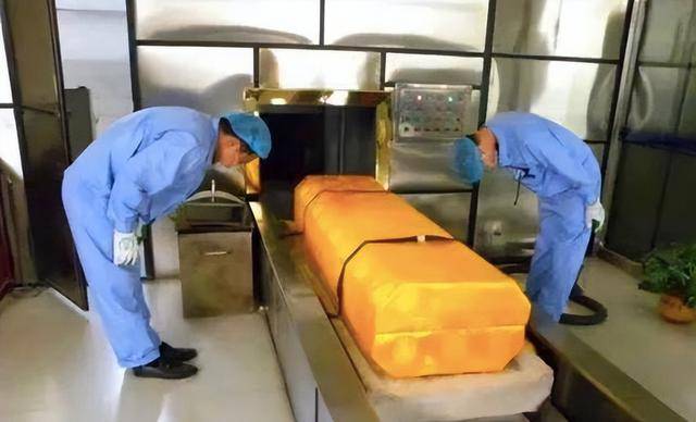 为何火葬场在火化遗体时,不让家属靠近?_时间_方式_骨头