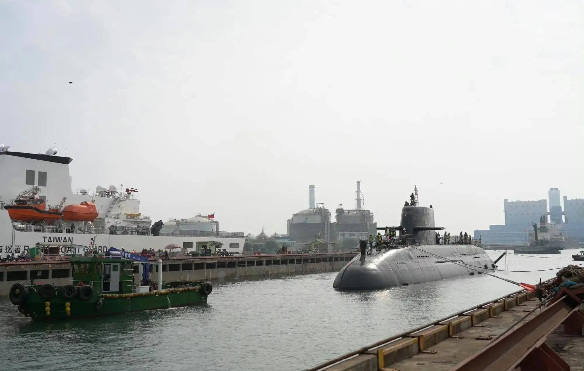 台湾首艘自制潜艇正式下水,主要设备仍未安装,阿q精神却放光芒