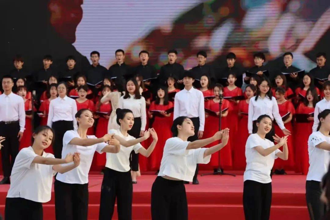 类型丰富,活动充实,具有一定专业性而且富有中医药院校特色,如本草堂