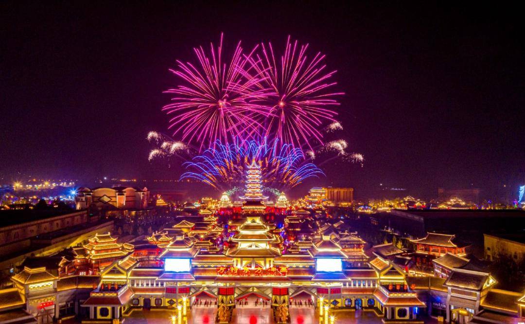 其中,一等奖1名:奖励指定酒店免费入住一晚;二等奖2名:各奖励荆州方特