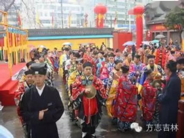 明 刘侗 于奕正 《帝京景物略·白云观》:"真人名处机 ,字通密 ,金皇