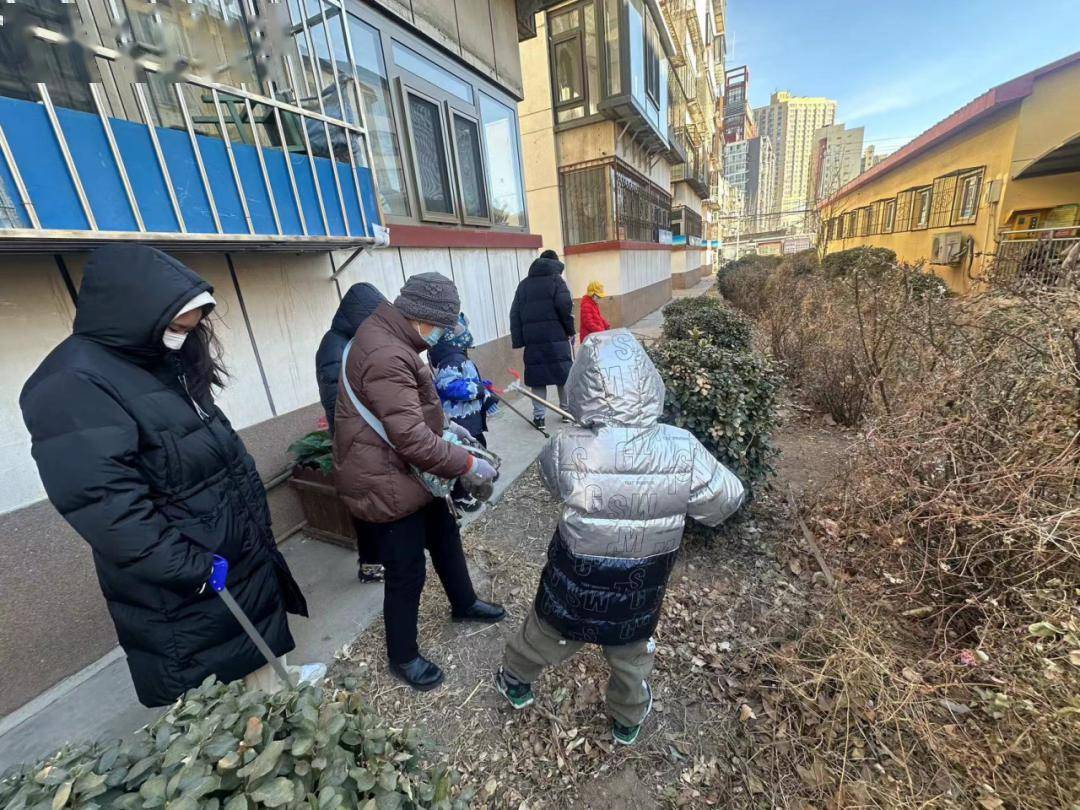 军庄镇东山村党群服务中心开展"党群阵地@你 龙年灯笼点亮新年"手工