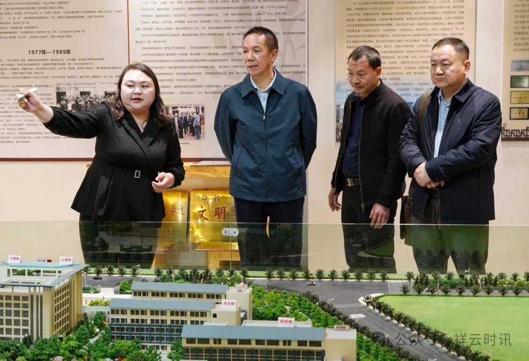 会后,考察团一行到祥云一中开展实地考察,并通过参观校园建设,与学生