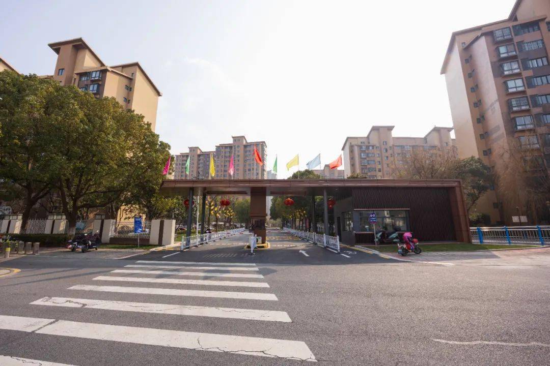 花桥金城花园完成改造升级!_小区_停车位_群众