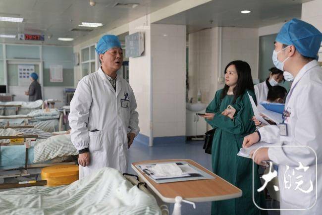 来百度app畅享高清图片大皖新闻记者跟随林敏委员(左一),走进他的工作