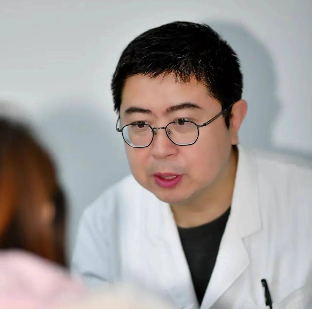 【金秋之声】义诊服务暖人心 医者仁心送真情——辽宁省金秋医院"菊香