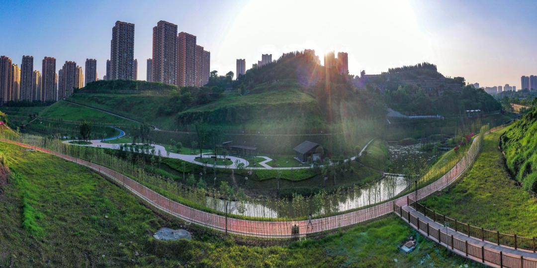 优化城市功能布局,推进住房保障,服务百姓安居,打造建胜镇品质居住区