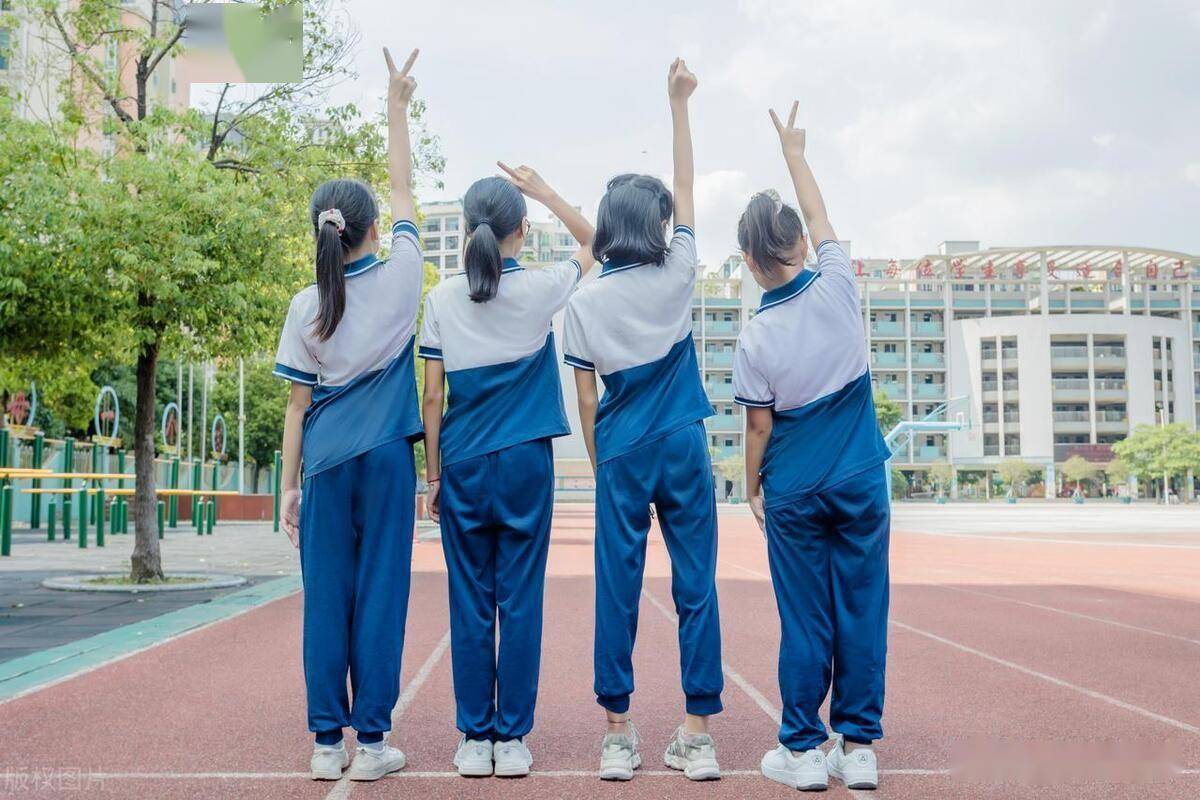 法国多校要求学生穿校服,自1968年首次要求,西方自由去哪了?